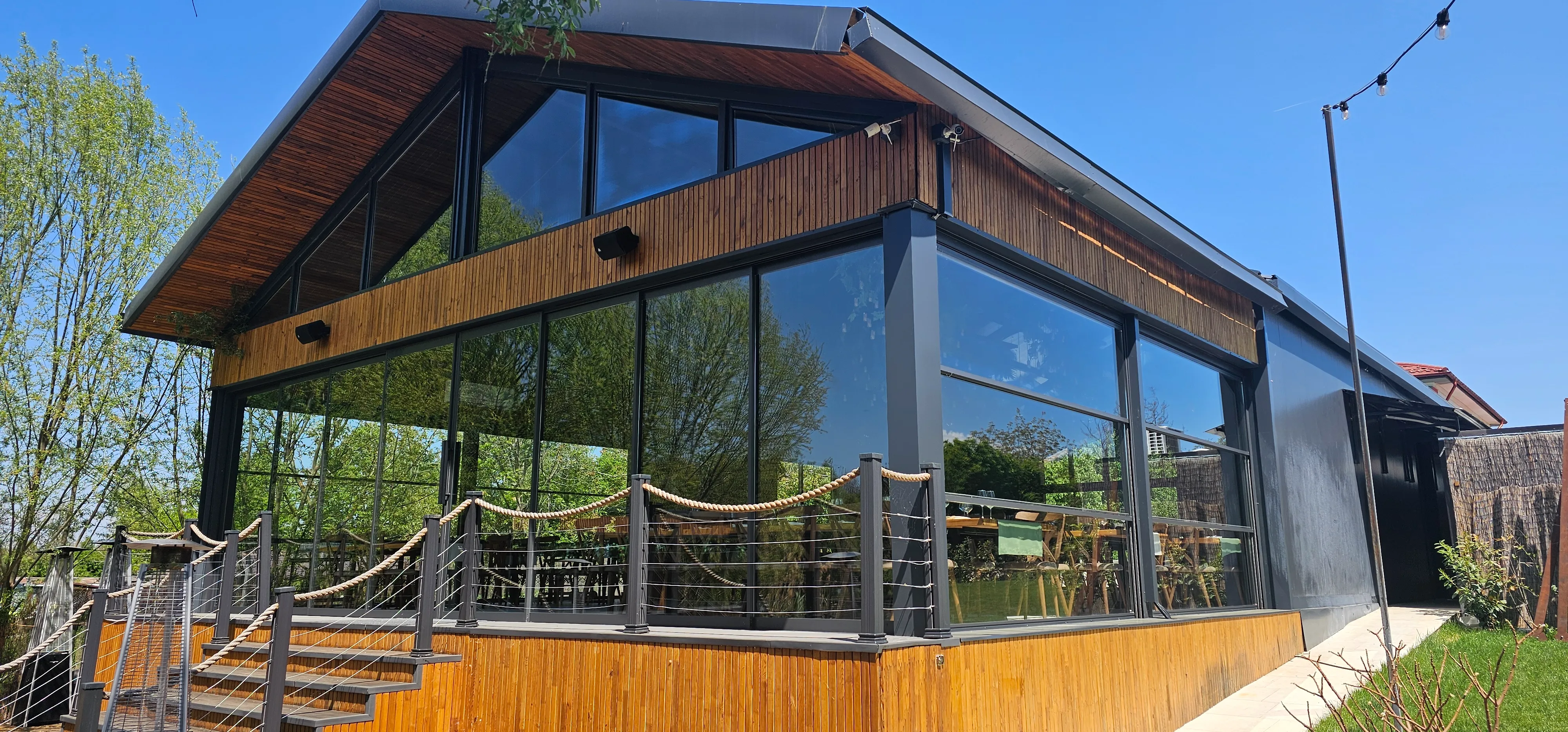 Închideri Terase cu Sticlă Securizată 