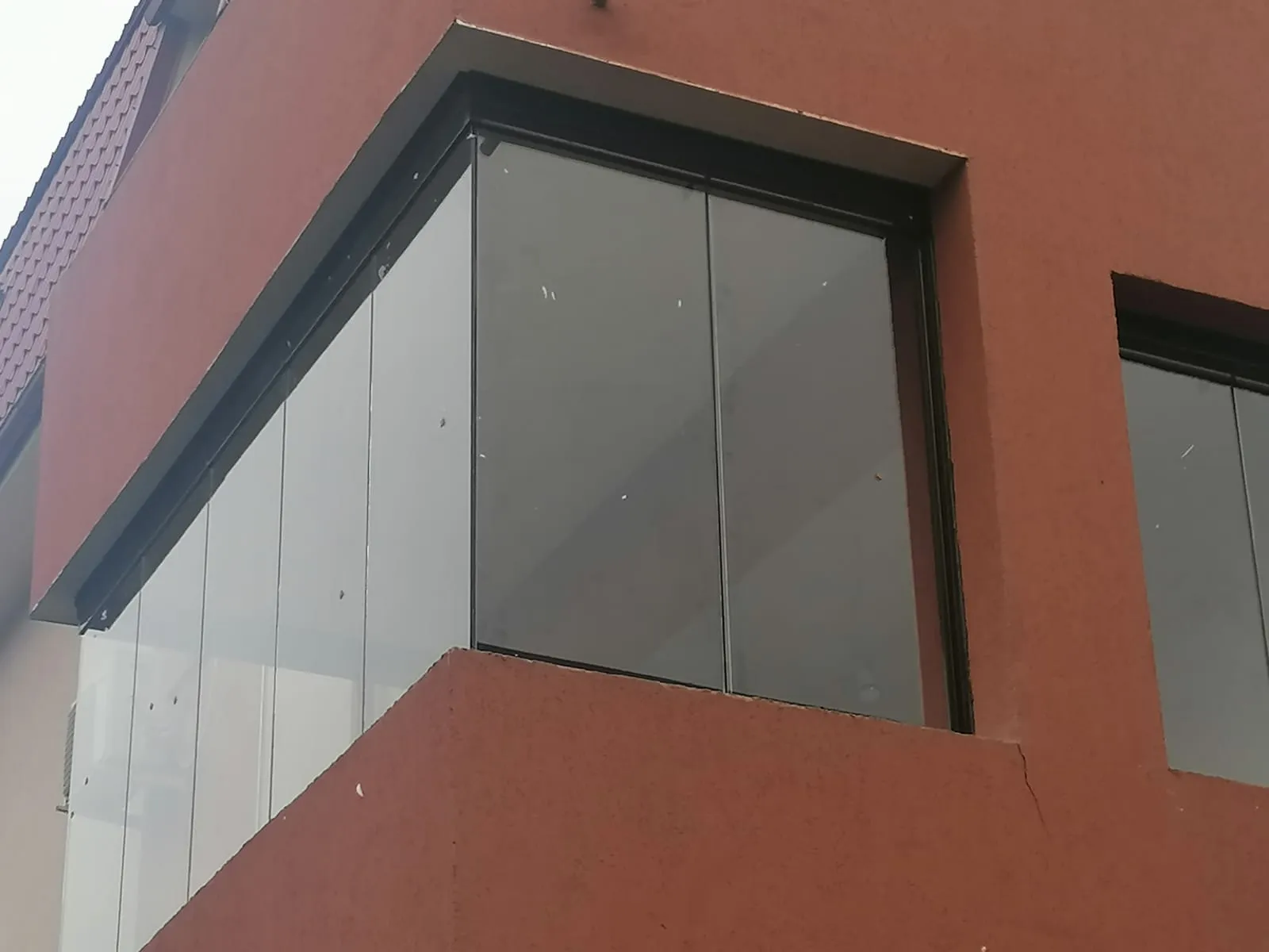 Închideri Balcoane cu Sticlă Securizată