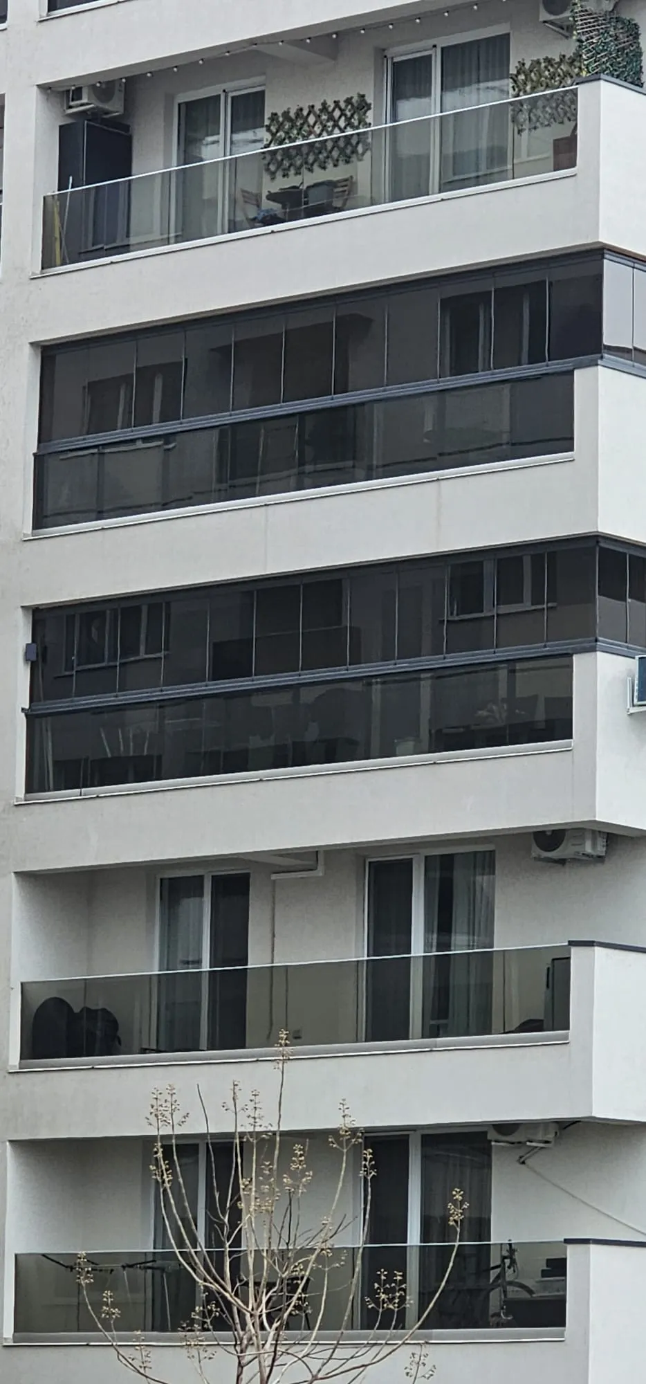 Închideri Balcoane cu Sticlă Securizată