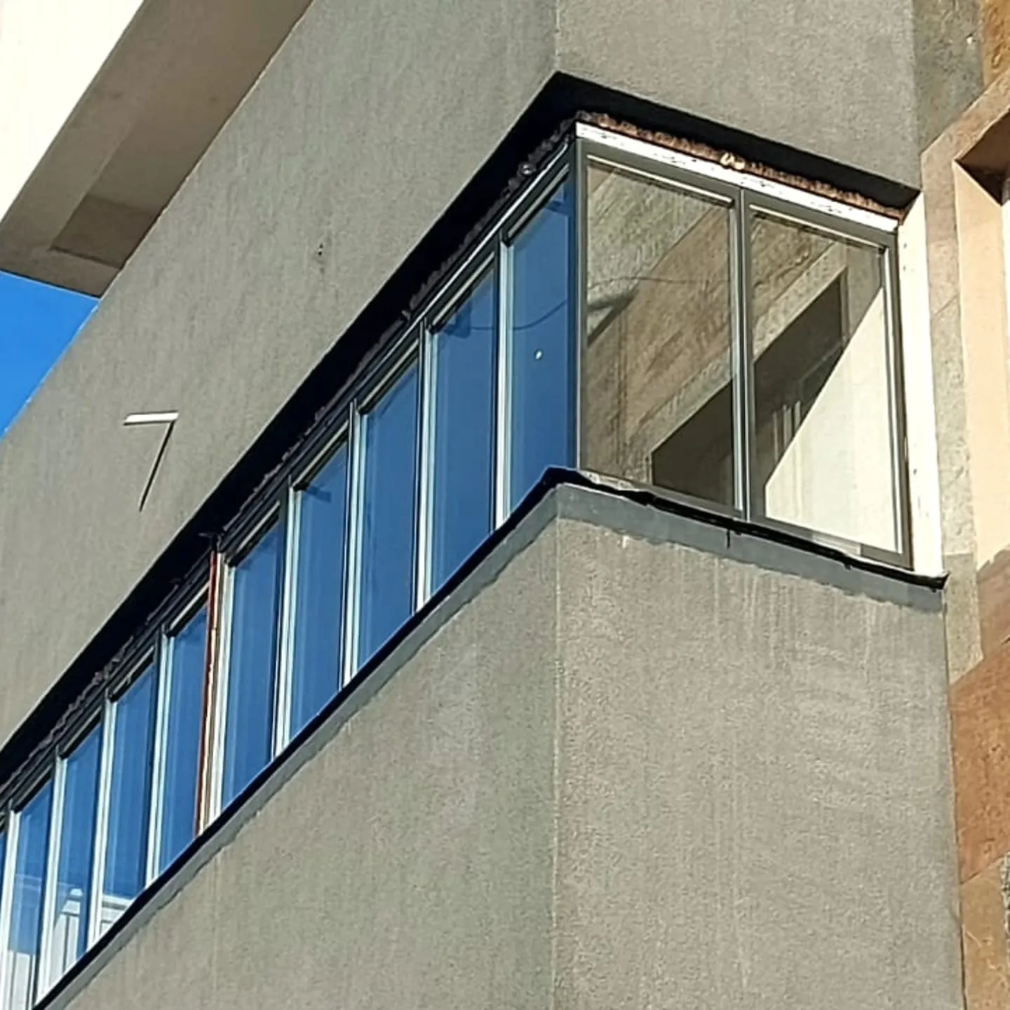 Închideri Balcoane cu Sticlă Securizată