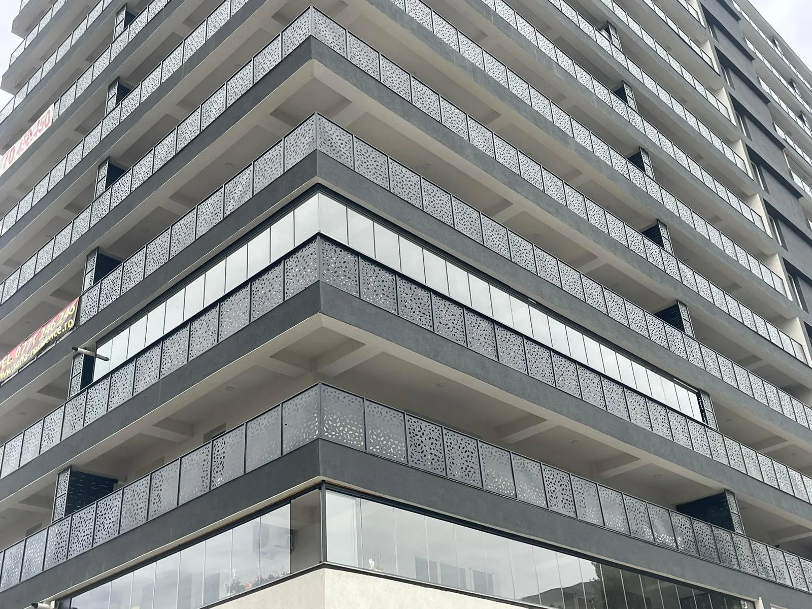 Închideri Balcoane cu Sticlă Securizată